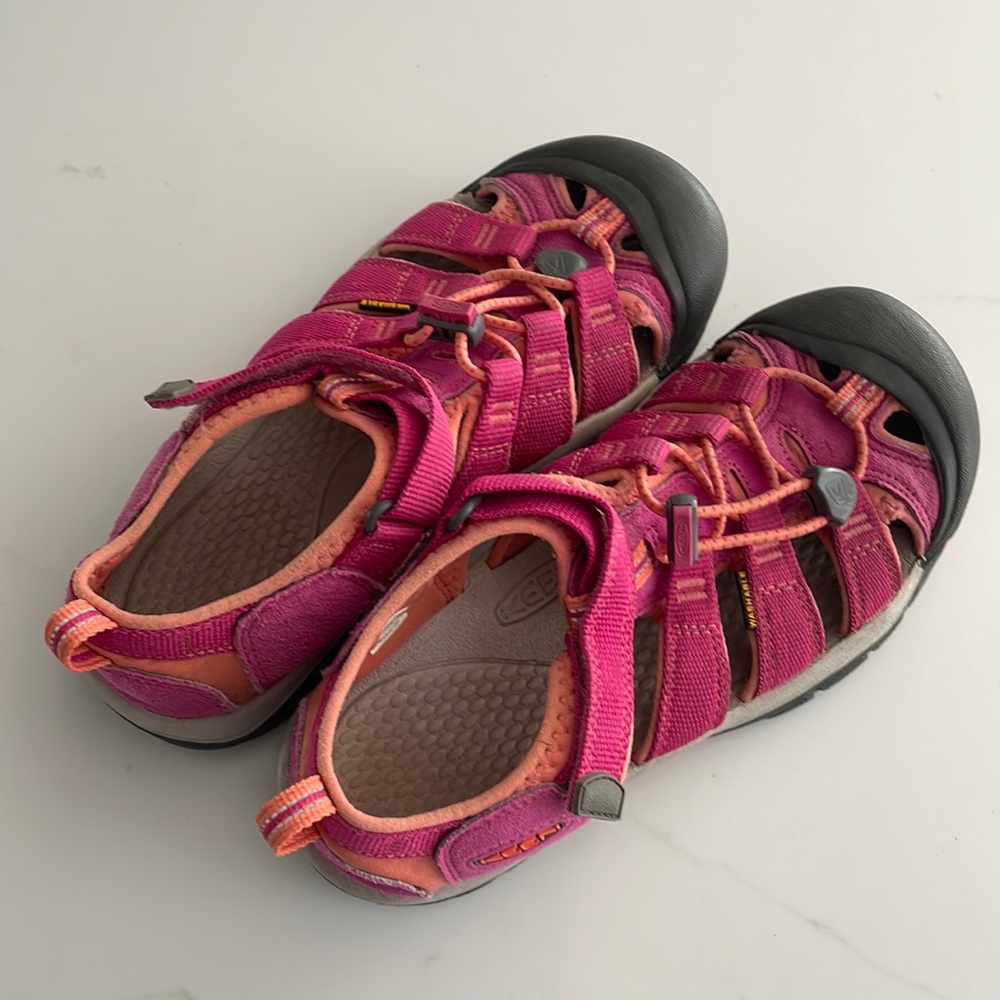 Keen Kids Newport H2 Sandals. Raspberry/Coral. Size 4